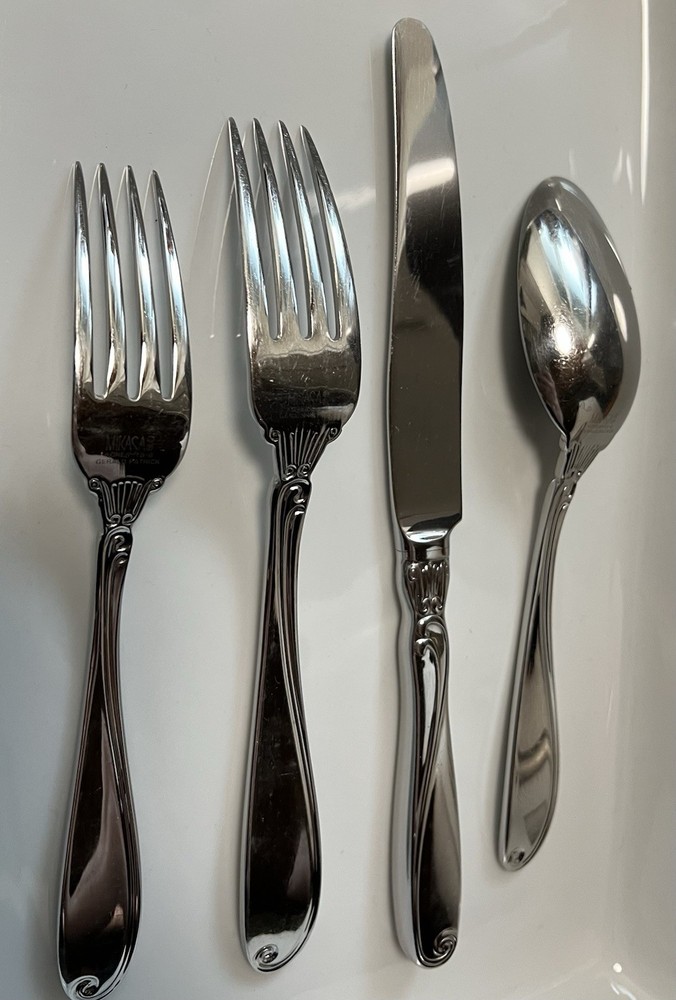 Mikasa Ambrose Flatware 4 Piece Place Setting Dinner Fork/Salad Fork/Knife/Spoon