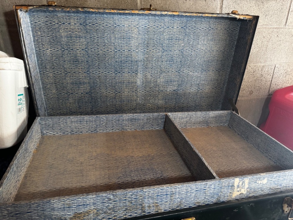 steamer trunks vintage