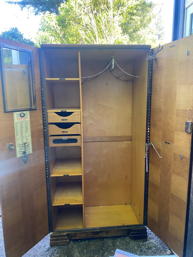 Art deco gentelmans steamer trunk