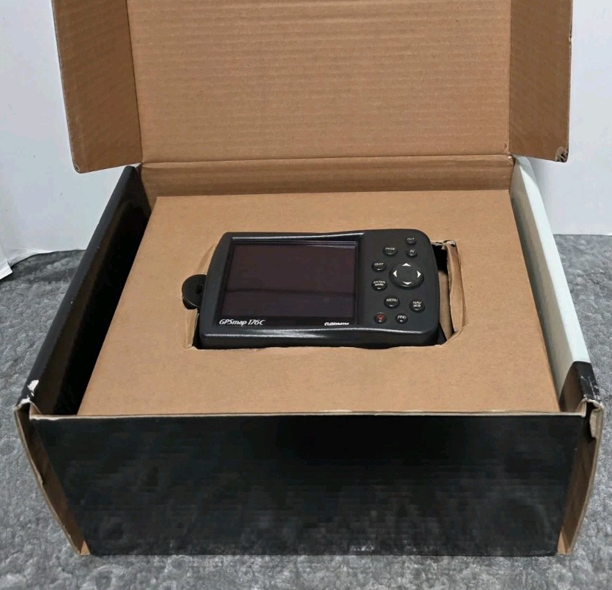 GARMIN GPSMAP 176C Color Marine Chartplotter w/ Cables, Manual, Box, Data Card