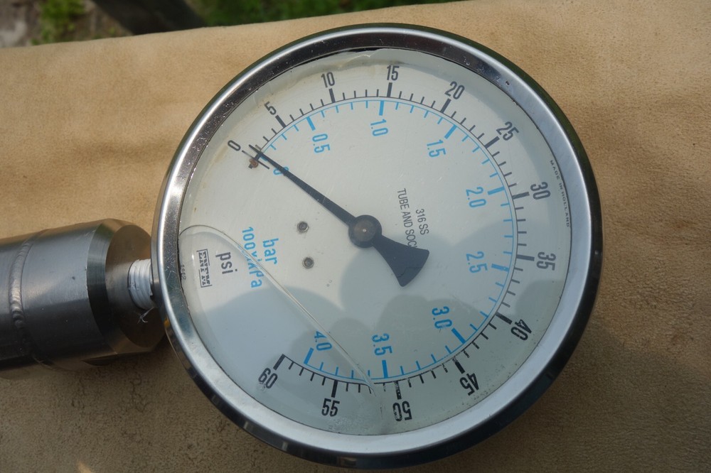 60 psi liquid filled gauge 4" ENFM