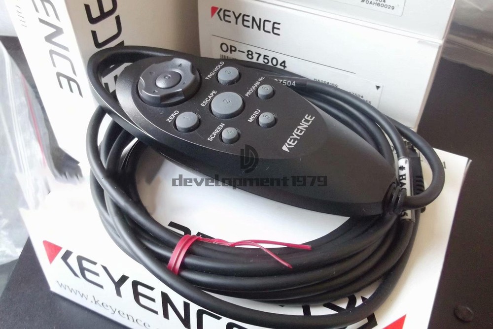ONE New In Box Keyence OP-87504 handle remote controller
