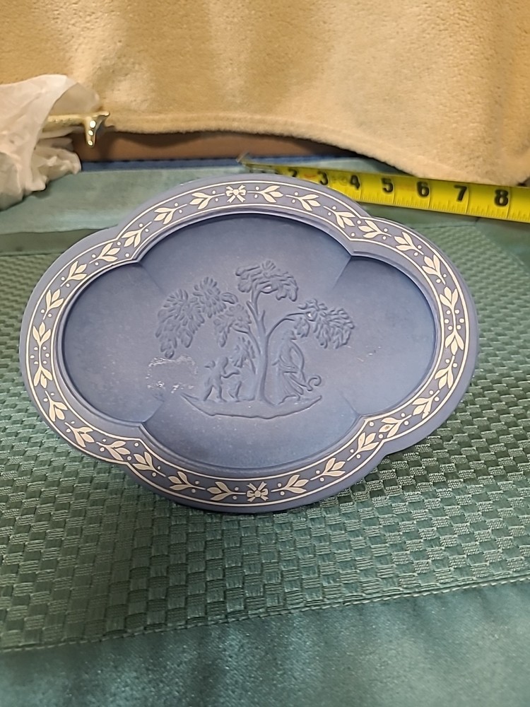 AVON BLUE SOAP DISH ( BIN RR)