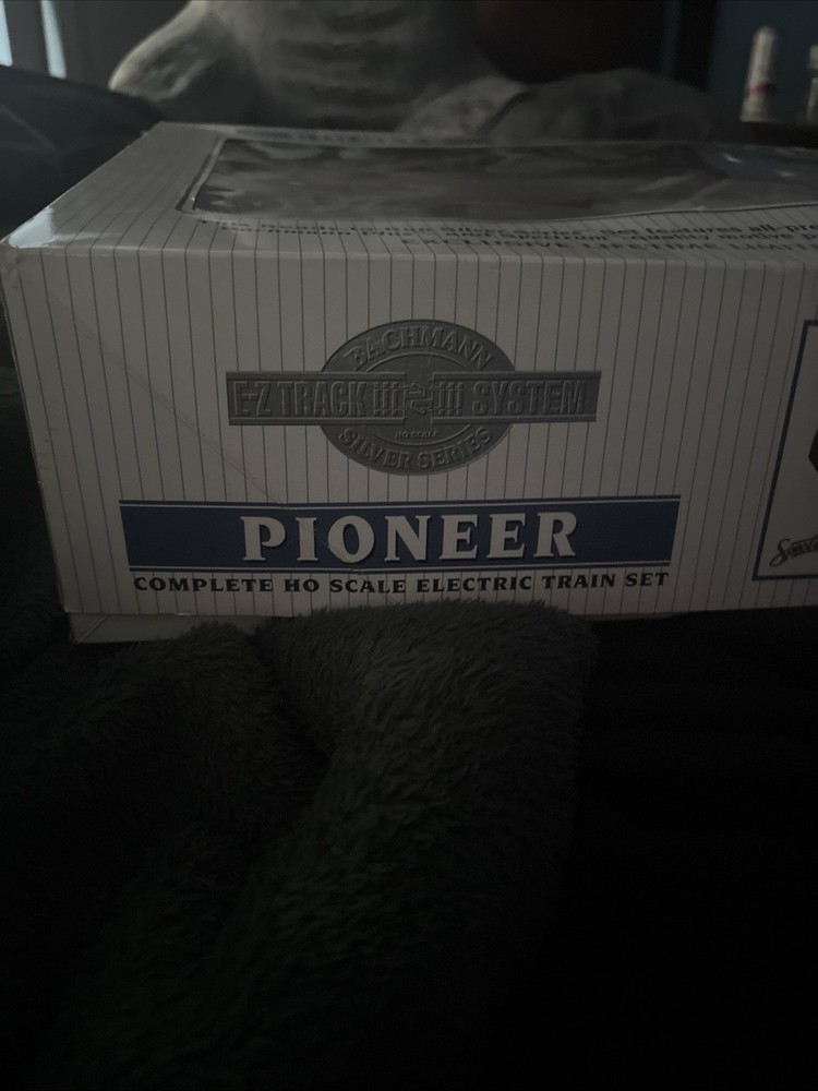 Pioneer Complete Ho Scale Electric Train Set