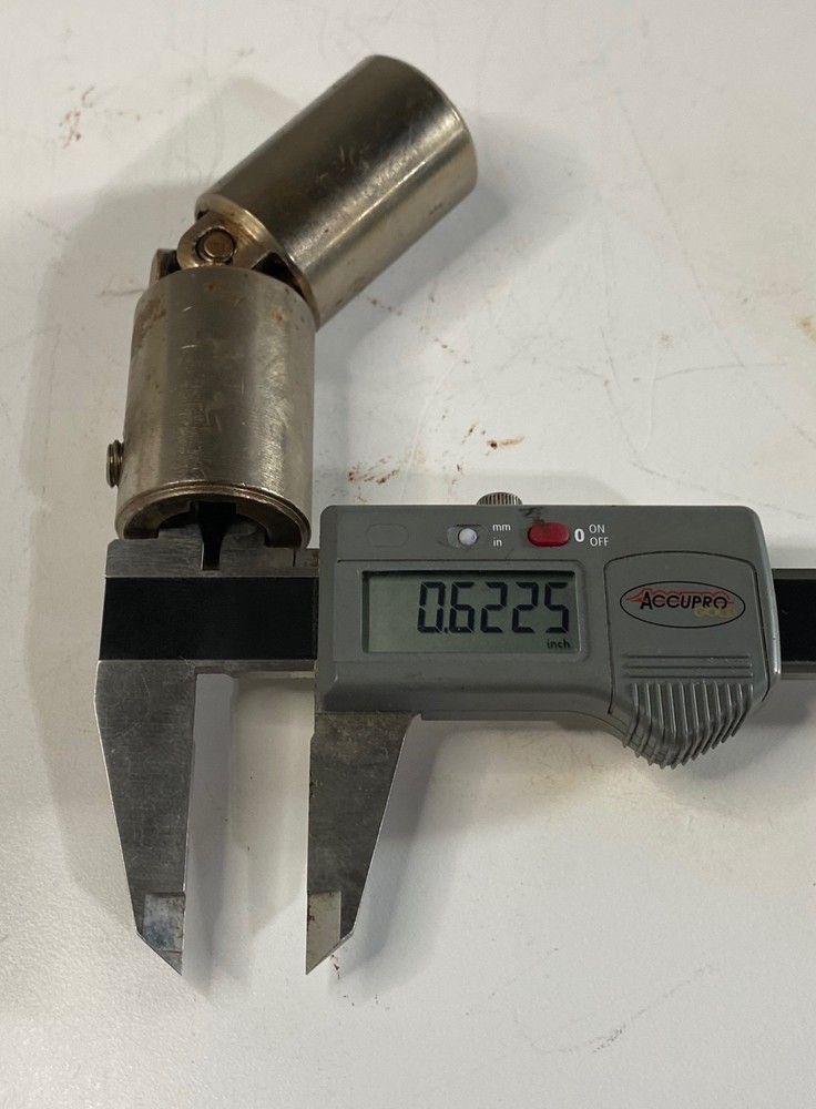 ONE (1) Universal U - Joint Coupler BL-131 1/2" Bore (USED)