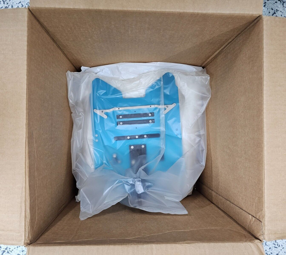 Microtool Technology 300mm to 200mm Cassette Adopter AM-3006-2