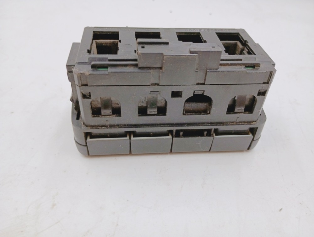 FREIGHTLINER SWITCH PANEL ASSEMBLY HOUSING REAR DOME, SLEEPER LAMP, BUNK SPEAKER