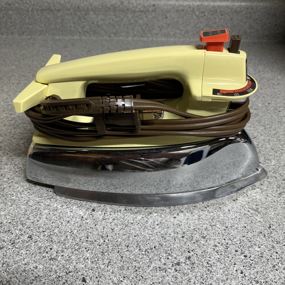 1978 Sunbeam Iron With Box TESTED