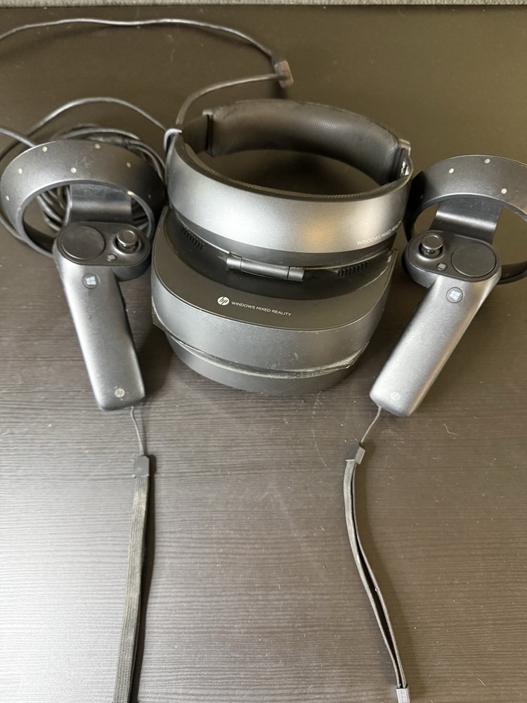 HP Windows Mixed Reality VR Headset Developers Edition - Cable & Controllers