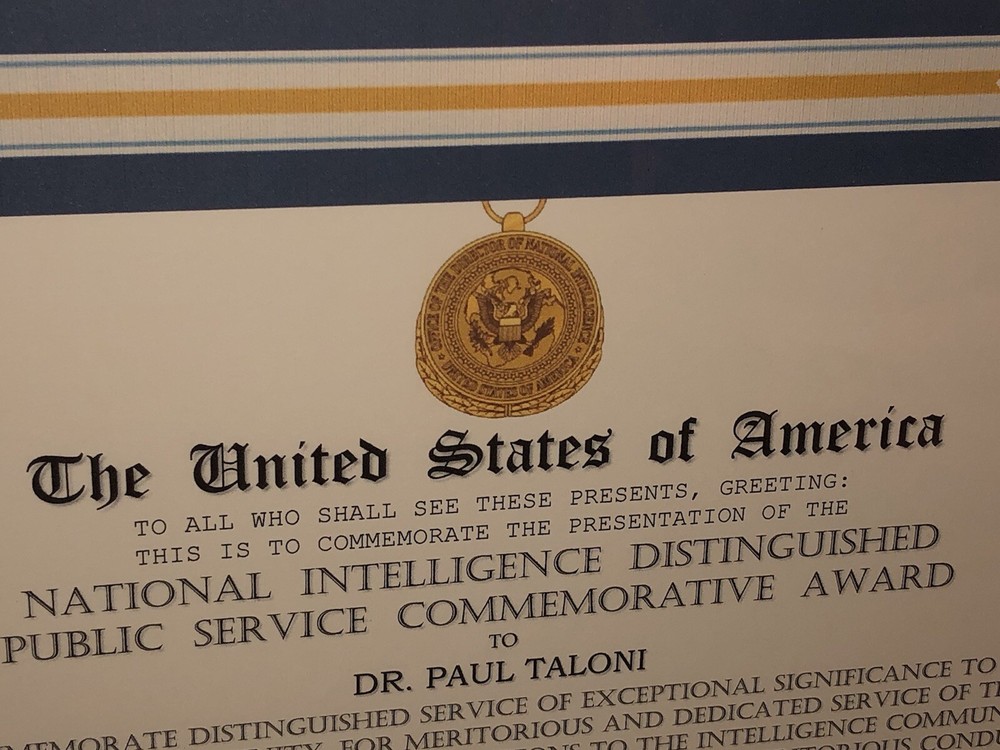 NATIONAL INTELLIGENCE DISTINGUISHED PUBLIC SERVICE COMMEMORATIVE CERT. Type-1