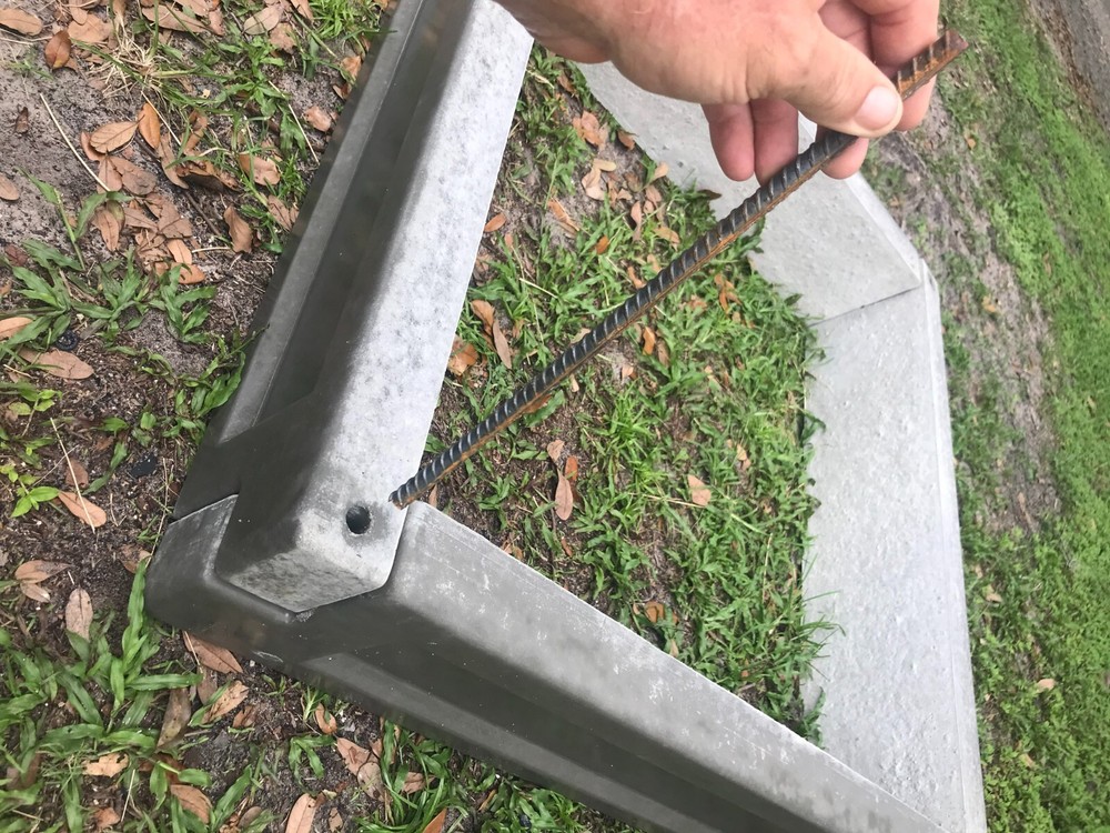 BedBlock Concrete Mold. Build Professional durable garden beds Fast and Easily. 
