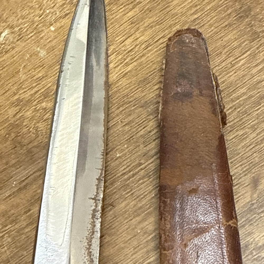 A GERMAN SOLINGEN DAGGER WITH ENGRAVED BLADE