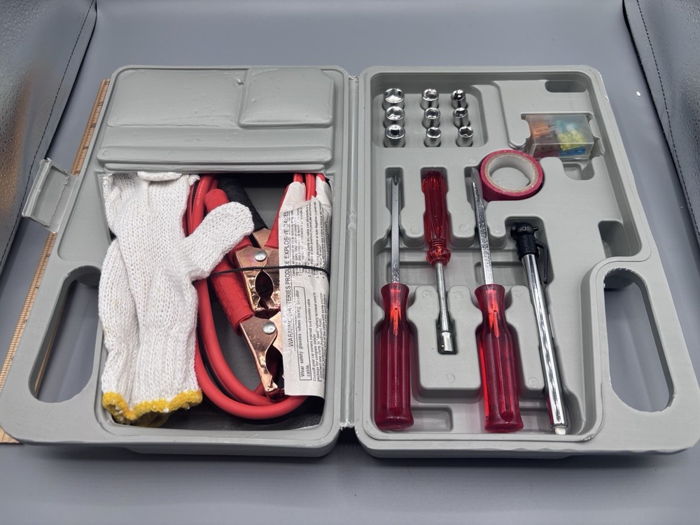 Roadside Emergency Car Kit 30 piece tool set (never used)