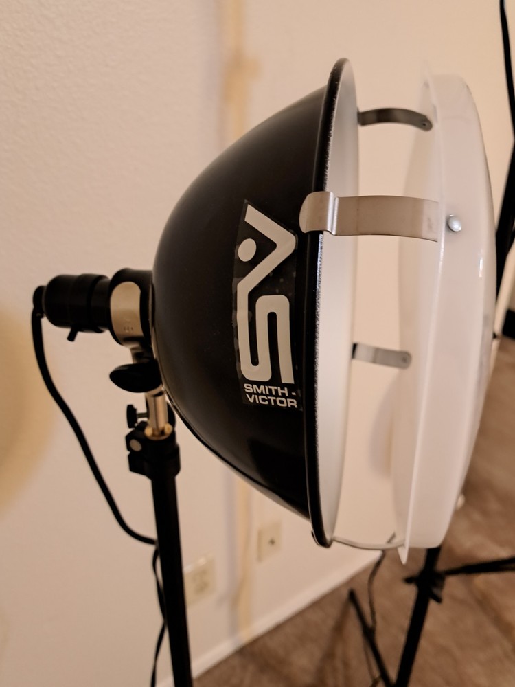 Smith Vector KT750 Photo Lighting Kit w/Reflectors, Diffusers, Stands - No Bulbs