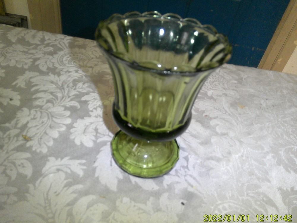 GREENGLASS PEDASTAL PLANTER
