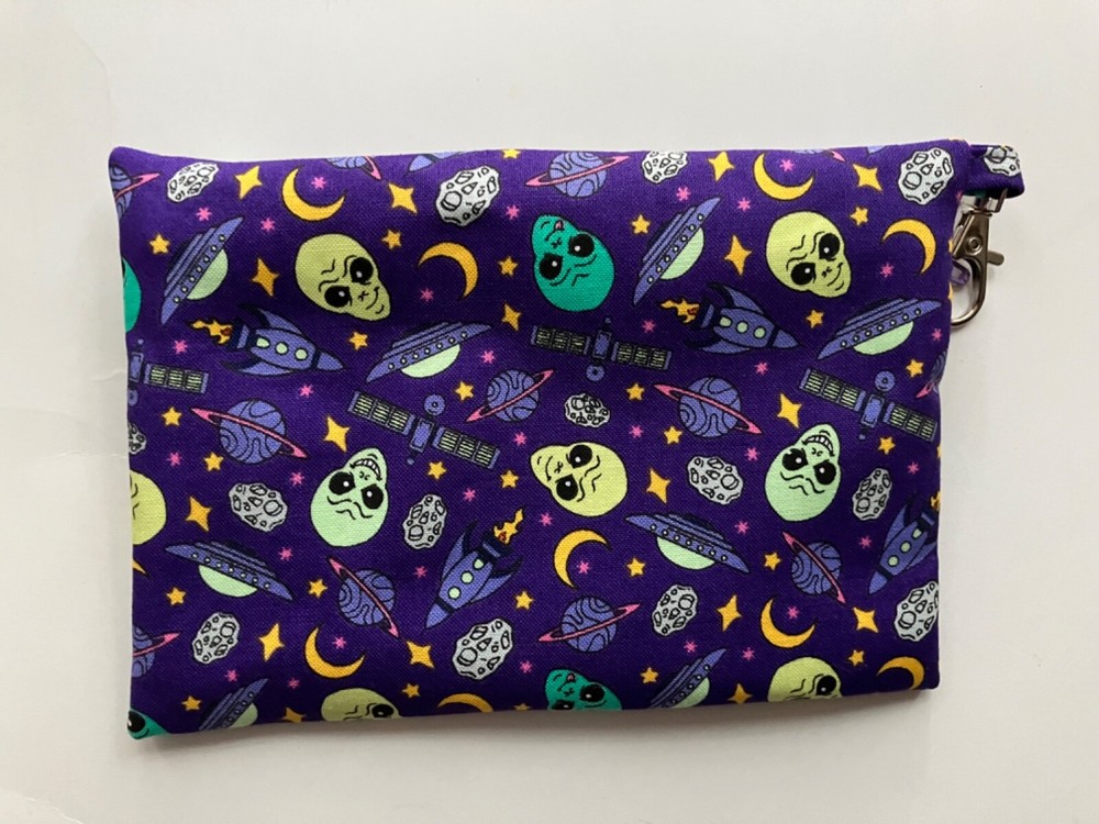 Aliens small zippered bag
