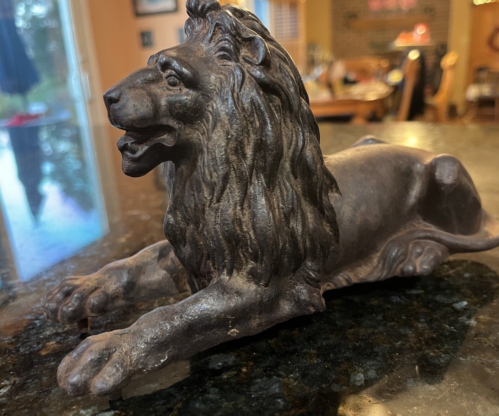 VTG Cast Iron Lion Topper 5”x9”