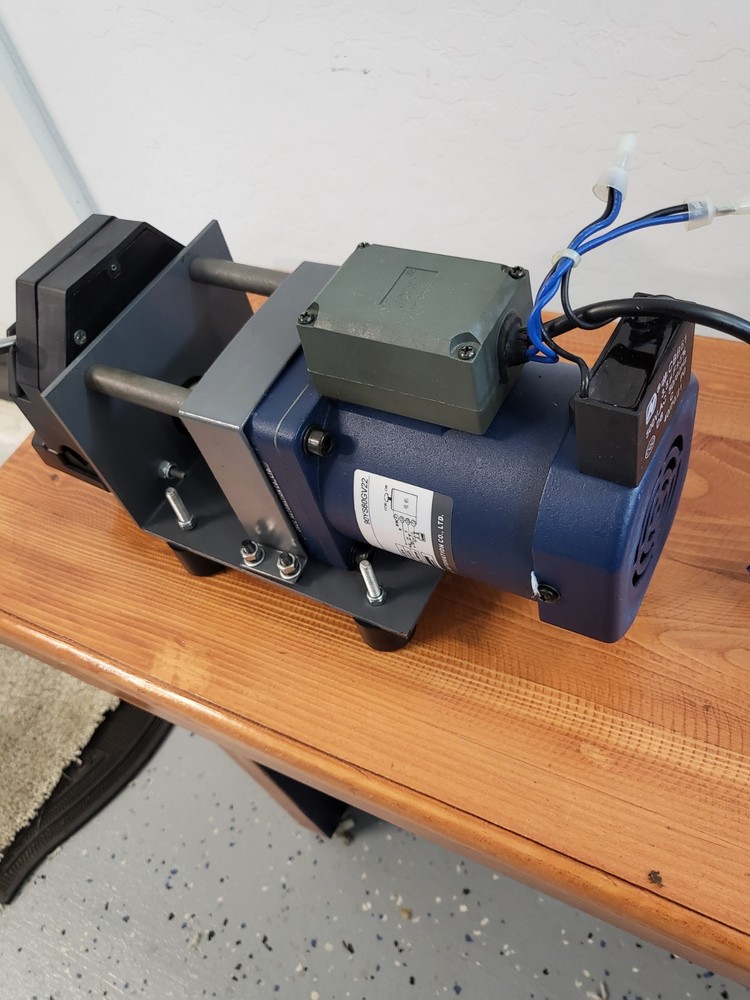 Cole-Parmer MasterFlex Easy-Load II Peristaltic Pump 77200-52