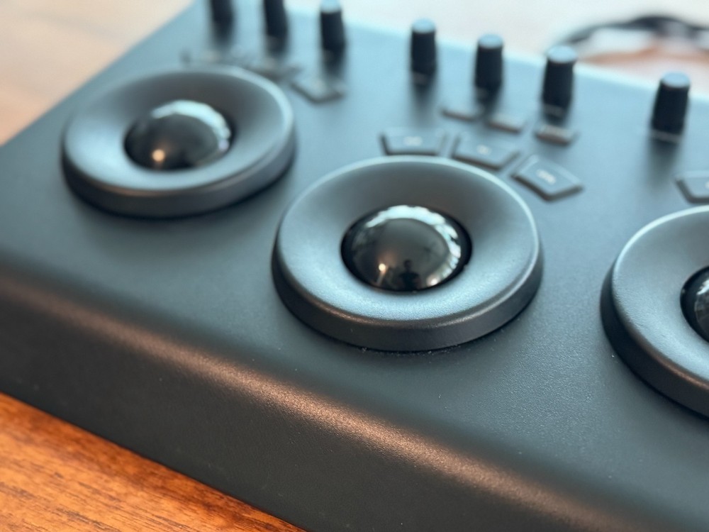 Blackmagic Design DaVinci Resolve Micro Panel w/ USB Cable_Used- Mint Conditions