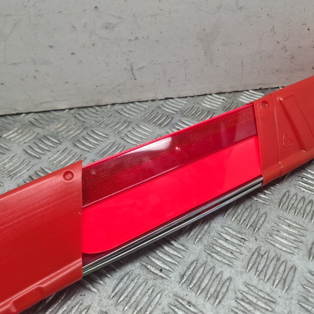 Volvo S80 emergency hazard warning triangle + case 07-14