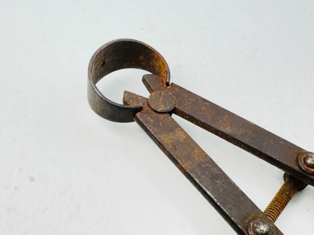 Vintage 9" Heavy Duty Fulcrum Stud Wing Bow Spring Divider Compass Caliper