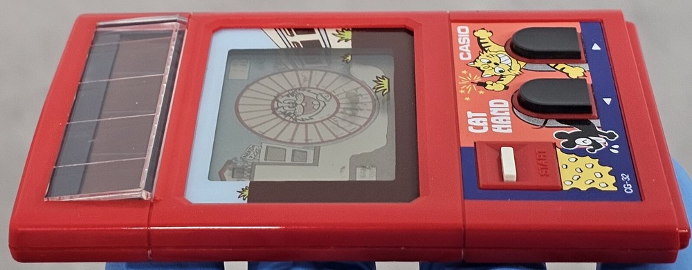 Casio Solar Cat Hunt CG-32 LCD Laptop