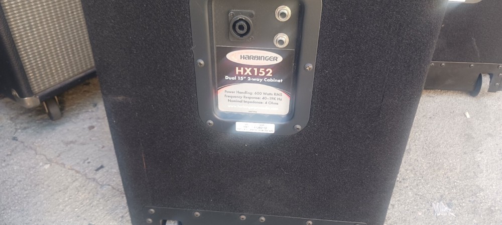 Harbinger HX152 TOWER SPEAKERS ROLLING WHEELS