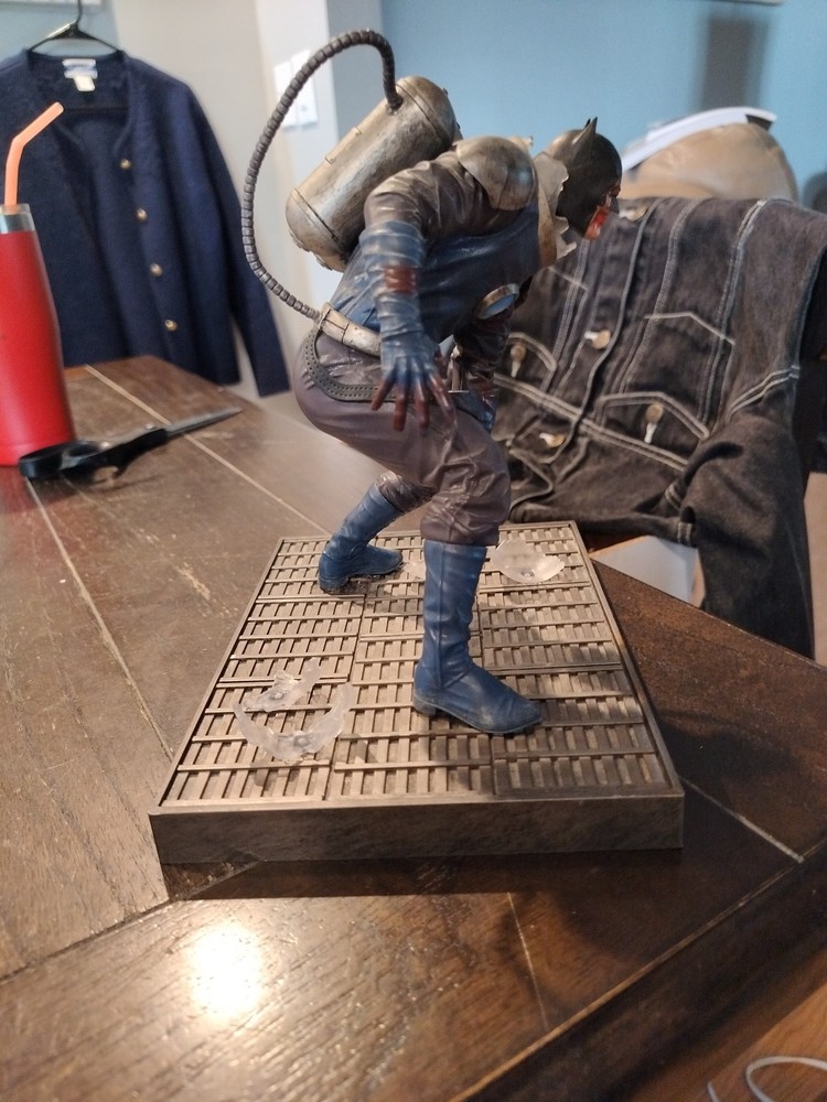 Batman DCEASED Statue DC Collectible