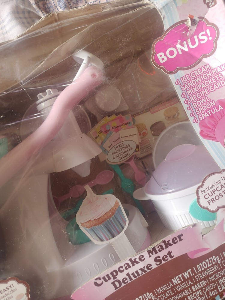 Girl Gourmet Cupcake Maker Deluxe Set COSMETIC ISSUES ONLY