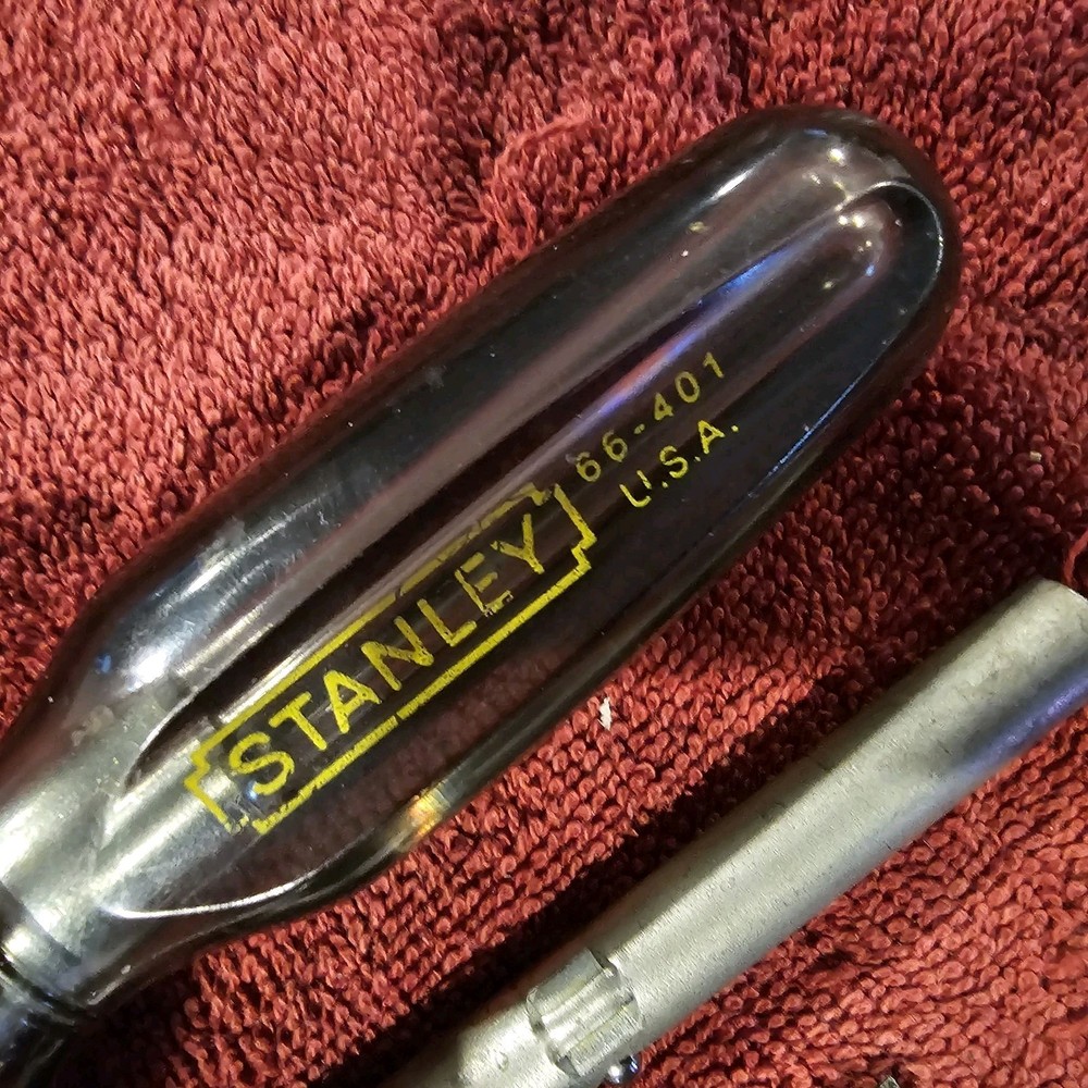Vintage Stanley Workmaster Screwdriver 66-401, One Tip is Chipped.
