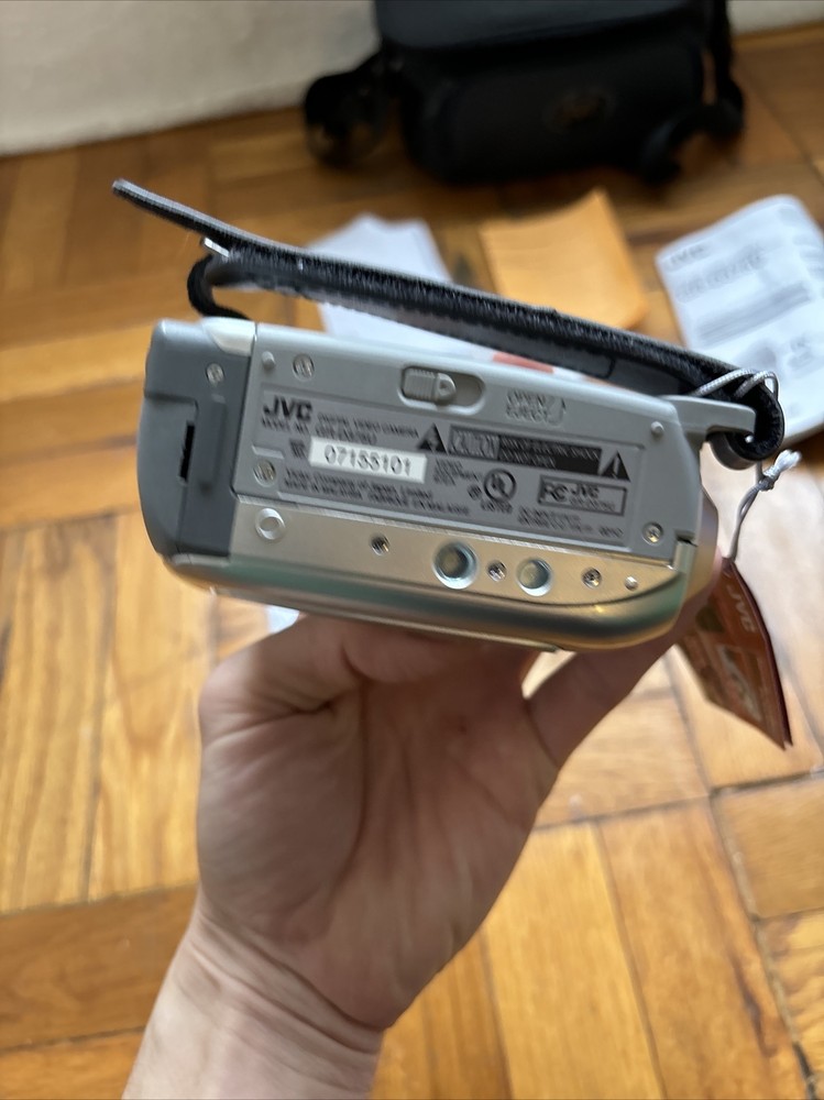 JVC Camera GR-D375U W Accessories READ DESCRIPTION