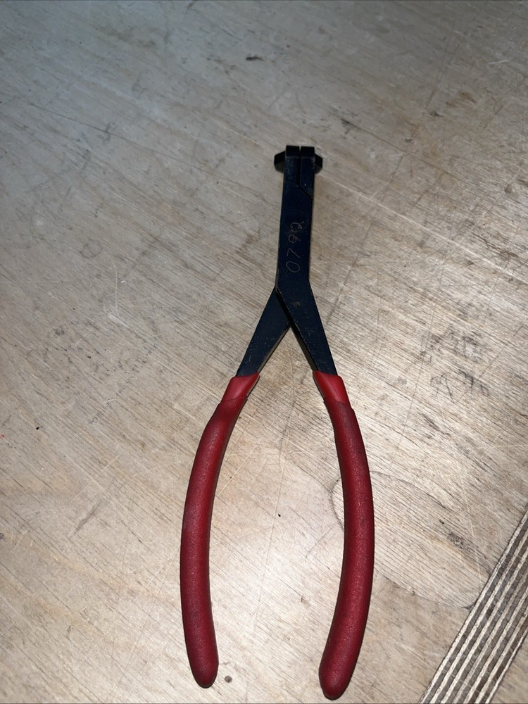 Matco tools SPR231 push pin angled removal pliers Red Handle