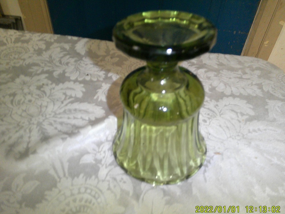 GREENGLASS PEDASTAL PLANTER