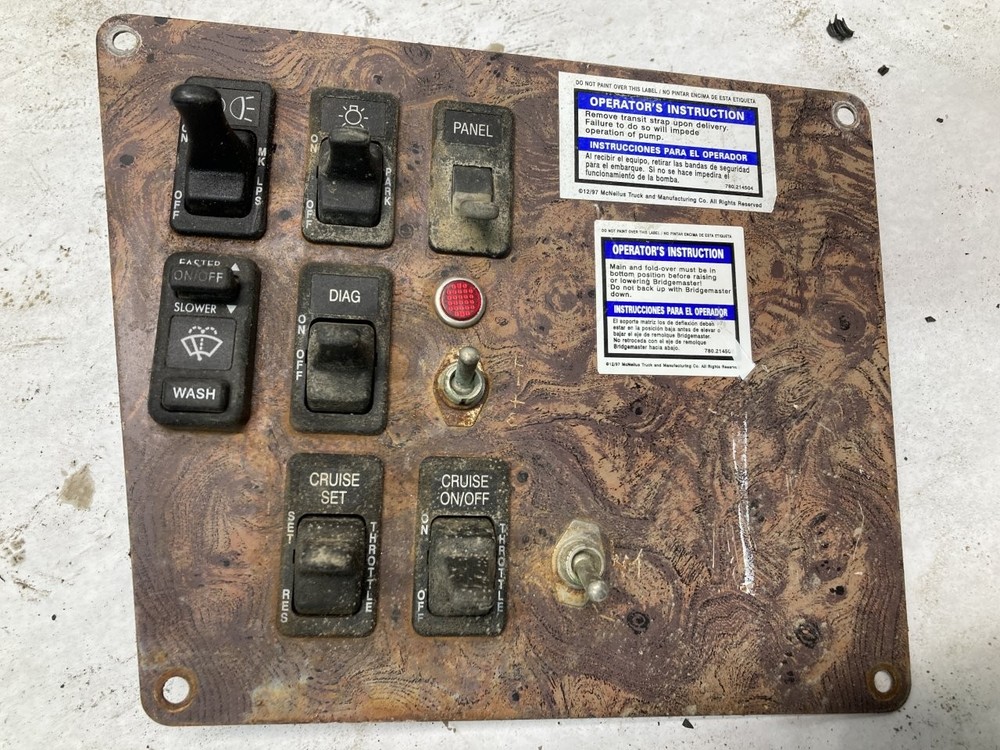 International 5500I SWITCH Dash Panel - Used