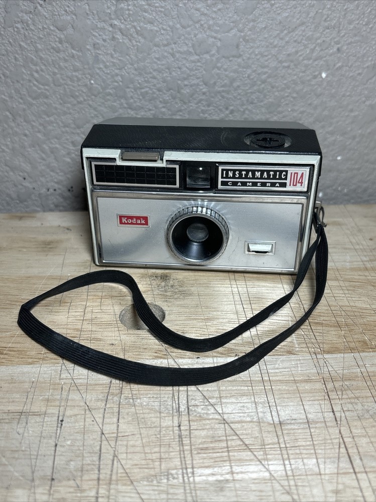 Vintage Kodak Instamatic 104 Color Camera with Strap (Untested)