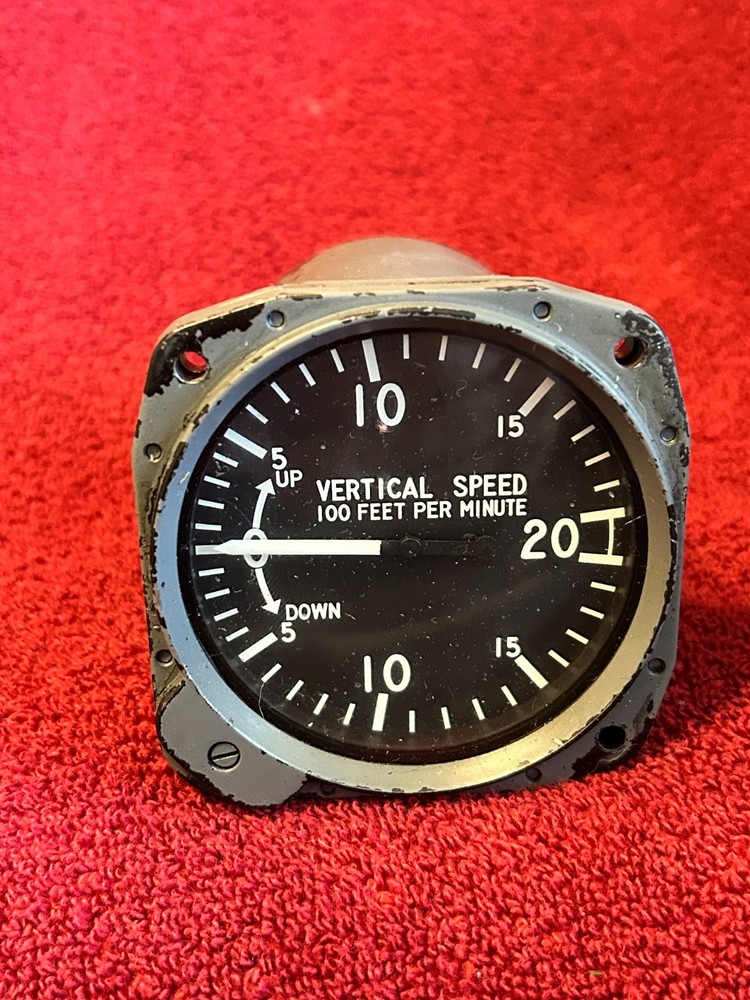 UNITED INSTRUMENTS VERTICAL SPEED INDICATOR P/N 7000