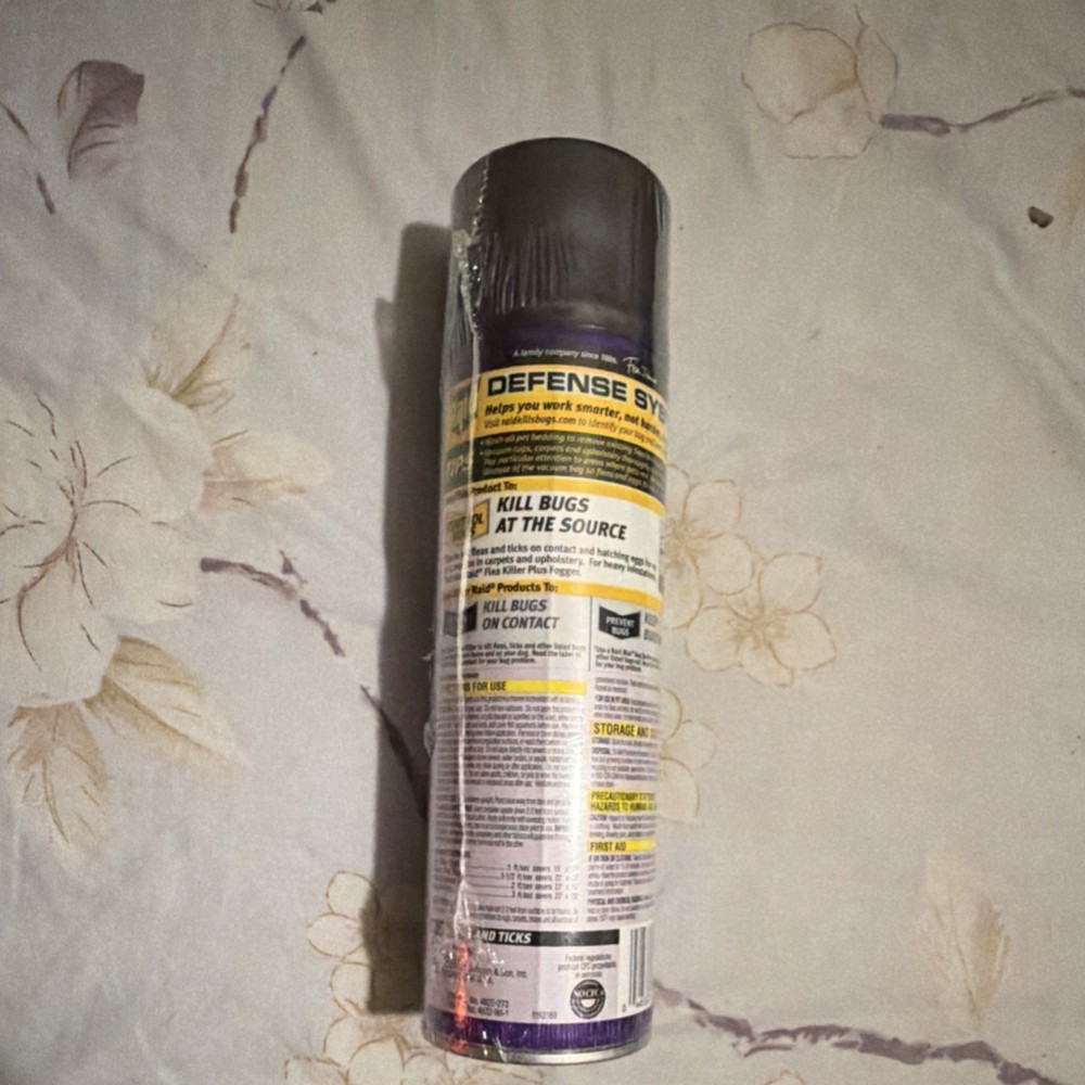 Raid Flea Carpet & Room Spray 16 oz Kills Fleas & Ticks, Hatching Eggs, Defense