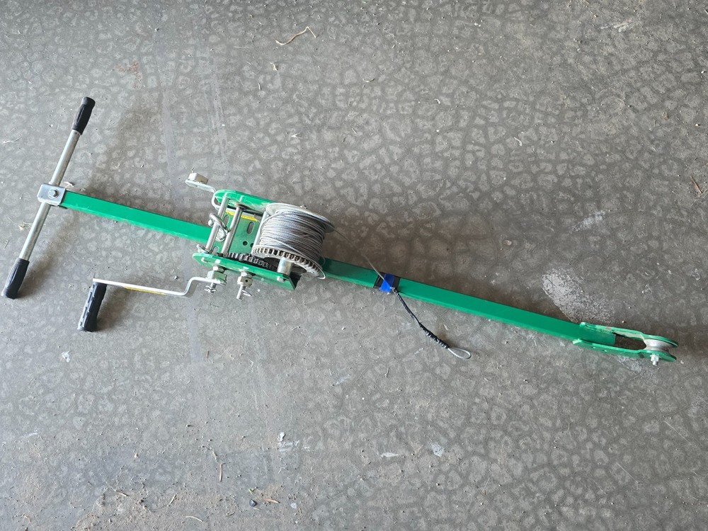 Greenlee 766 Cable Puller with Wire Rope and Blind Shackle