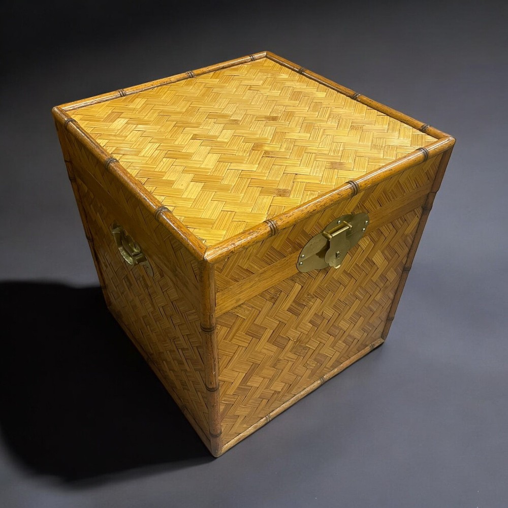 CHIC COASTAL RATTAN TRUNK/SIDE TABLE