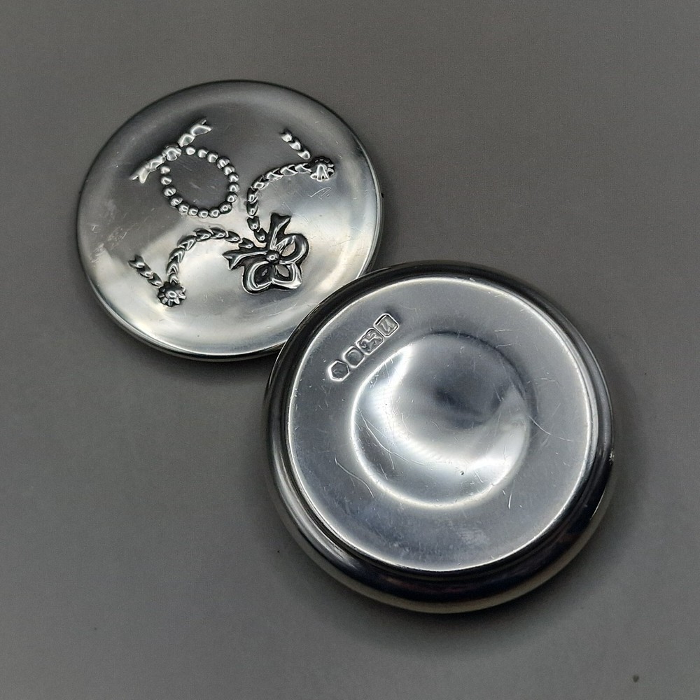 Superb Solid Silver Snuff/Pill Box by Carr's of Sheffield Ltd Sheffield 1994