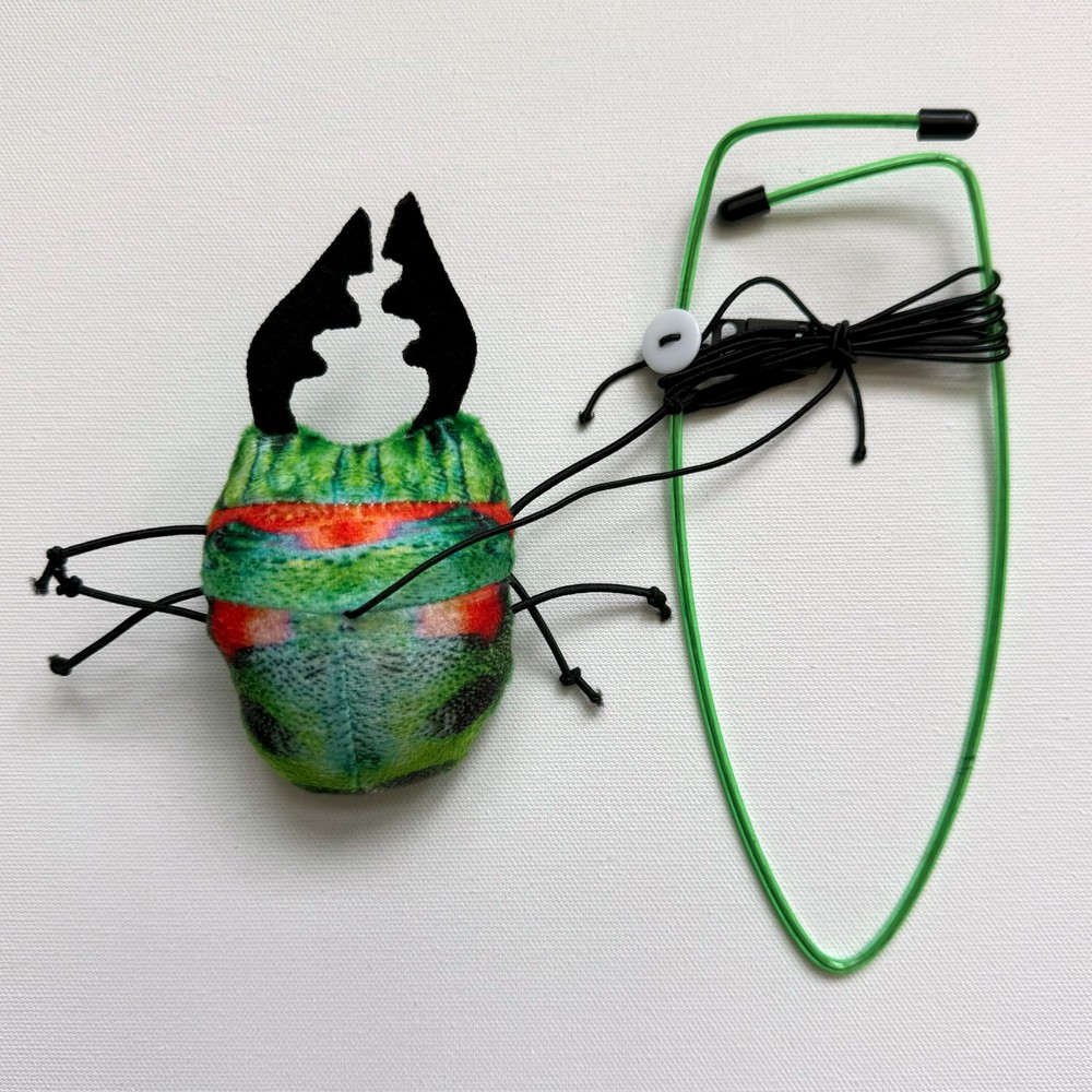 Buzzing Insect A-Door-Able Cat - Hanging Bug with Touch Activated Buzzing Sou...