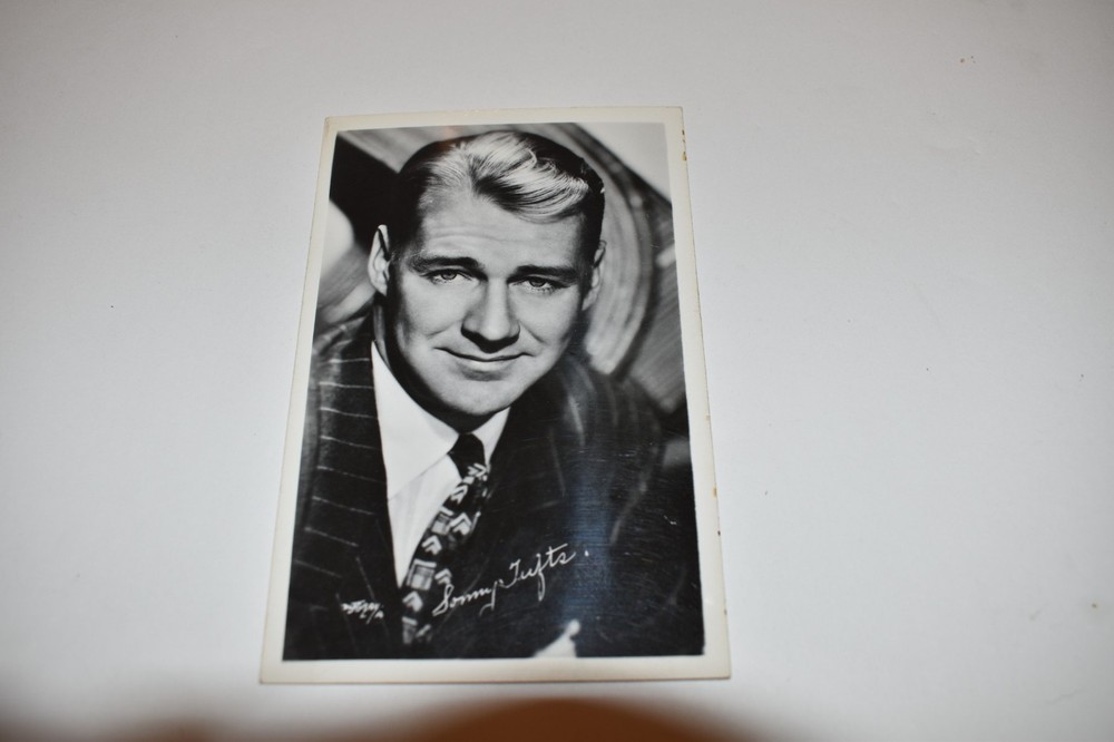SONNY TUFTS AMERICAN ACTOR POSTCARD (MCE95)