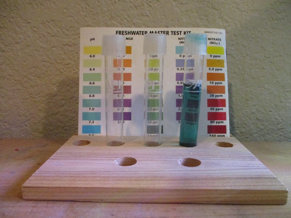 API aquarium test tube holder