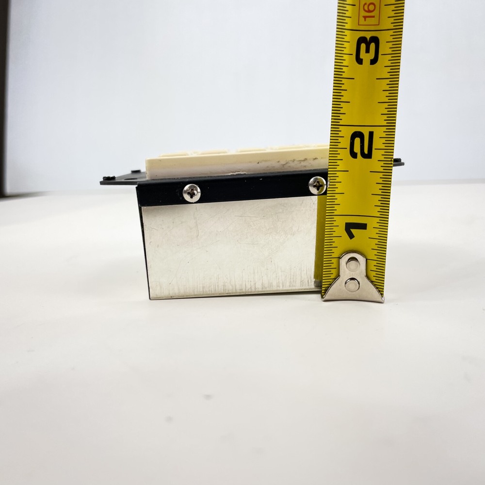 Xantech Model 730-00 Smart Pad Wall Audio Control Cream USED