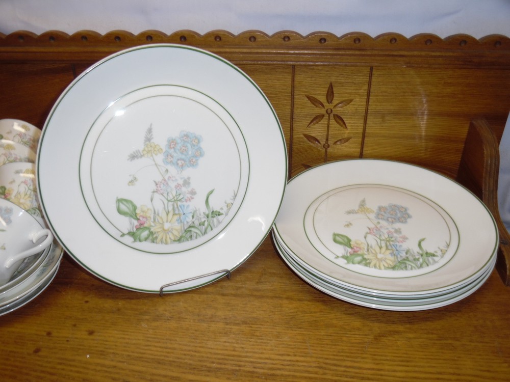 Royal Albert Bone China Small Dinner Set - Spring Dawn New Romance
