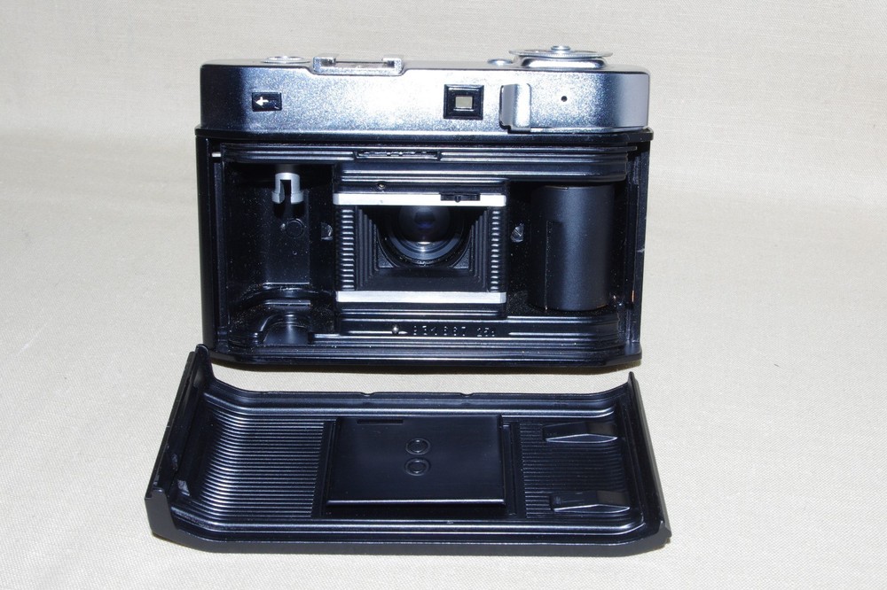 Mint Fully Functional Argus V-100 Camera, Leather Case, 30 Day Return