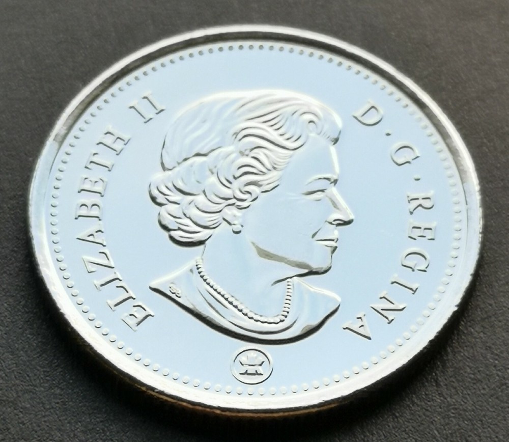 *** CANADA 25 CENTS 2017 *** FROM MINT ROLL *** BETTER DATE ***