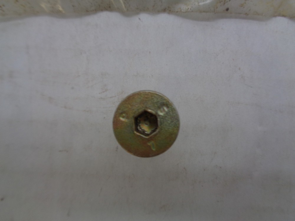 AGCO SCREW PKG QTY 8 - 88961 - BOX7