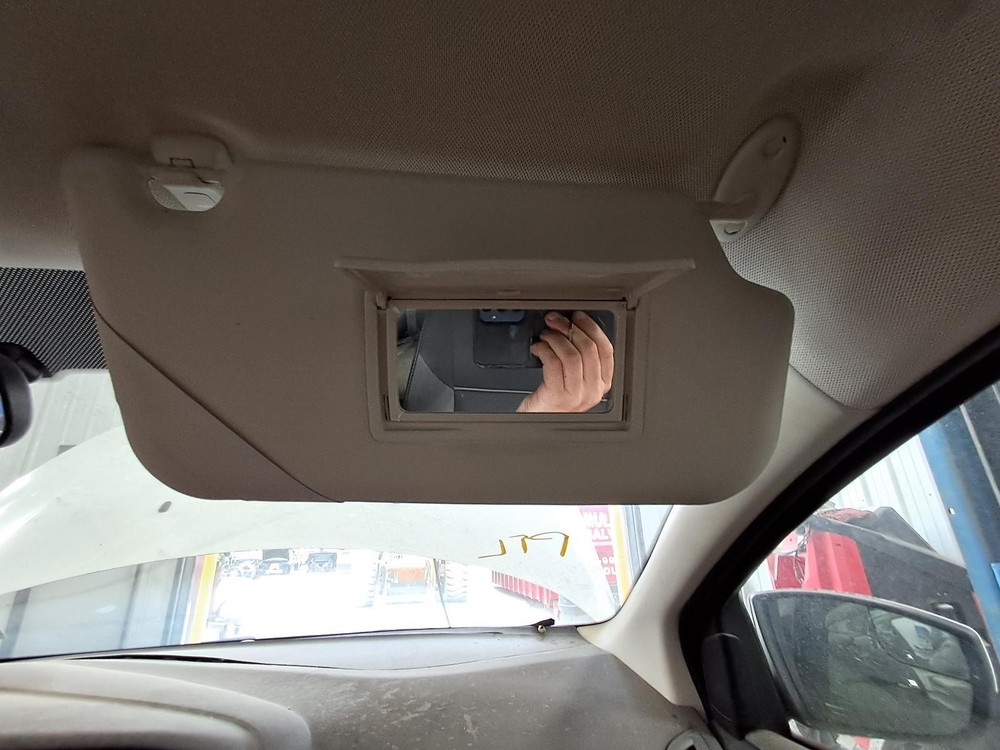 2012 FORD FOCUS Sun visor w/o illumination; Right