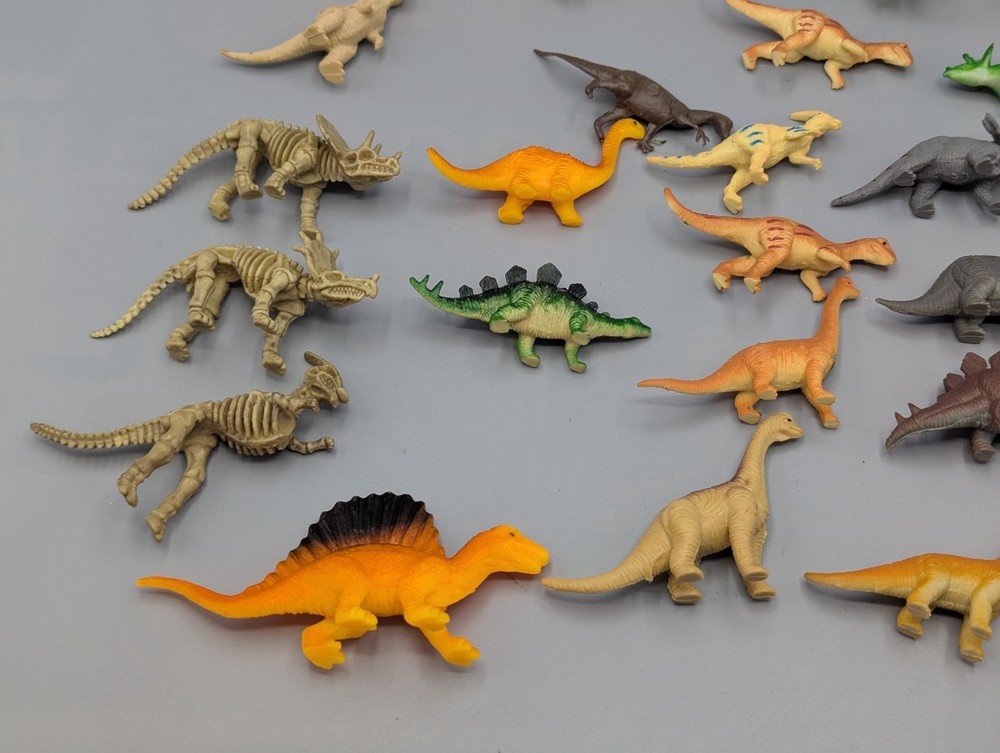 MISC LOT 31 SMALL MINI PVC PLASTIC DINOSAURS APPROX 2" TALL